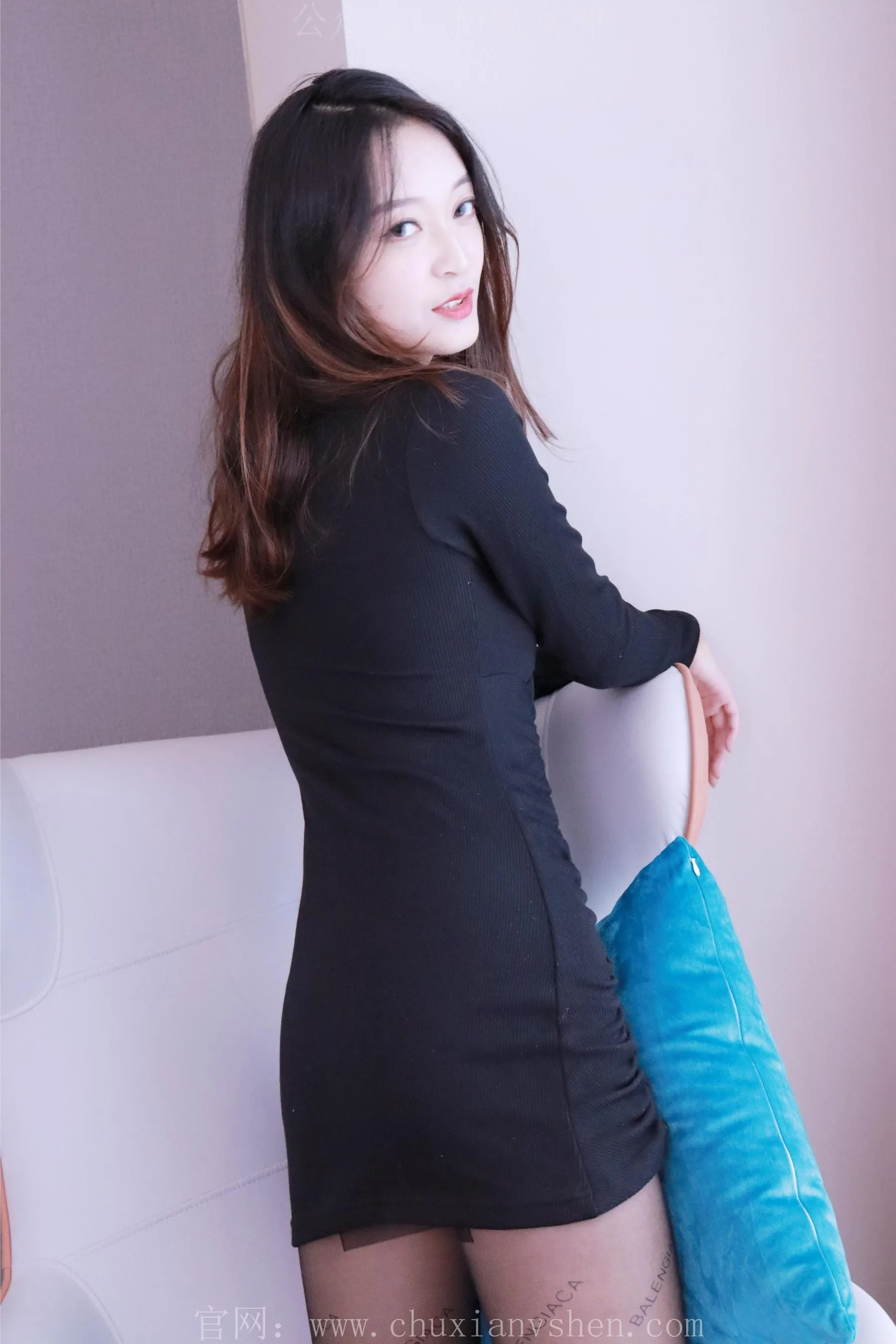 初夏女神 NO.013 依依黑色瘦身连衣裙搭小黑皮鞋 [146P]插图6